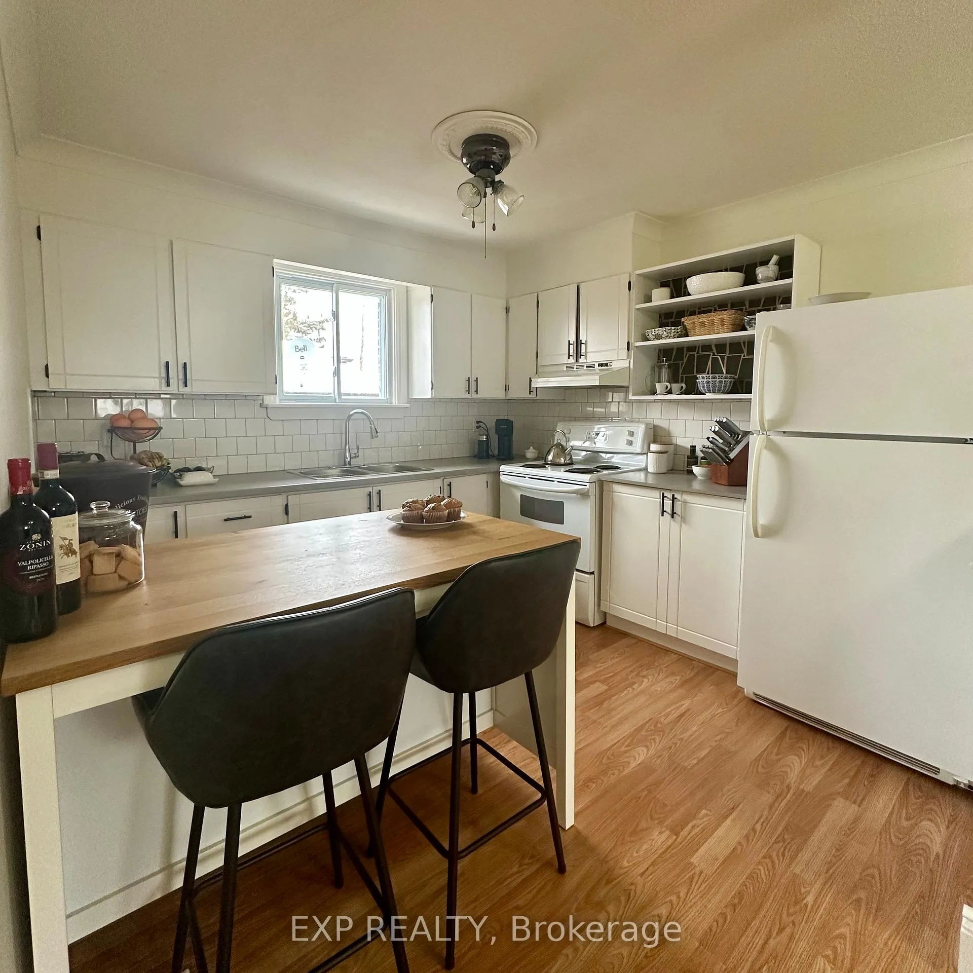 Photo 10 of 578 Highland Crescent, Brock, Beaverton — HOMEH