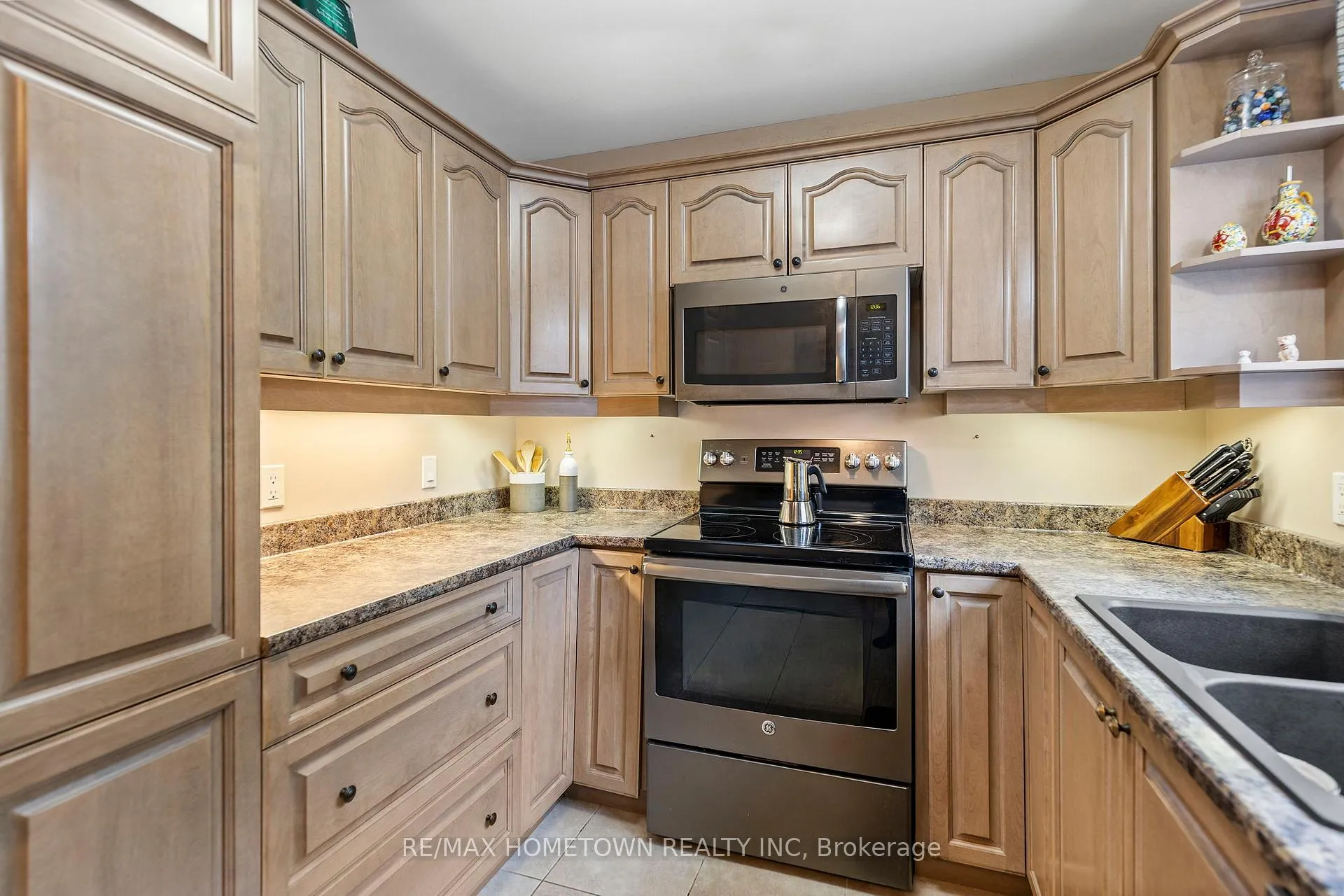 Photo 11 of 4 Meikle Drive, Augusta, Augusta Twp — HOMEH