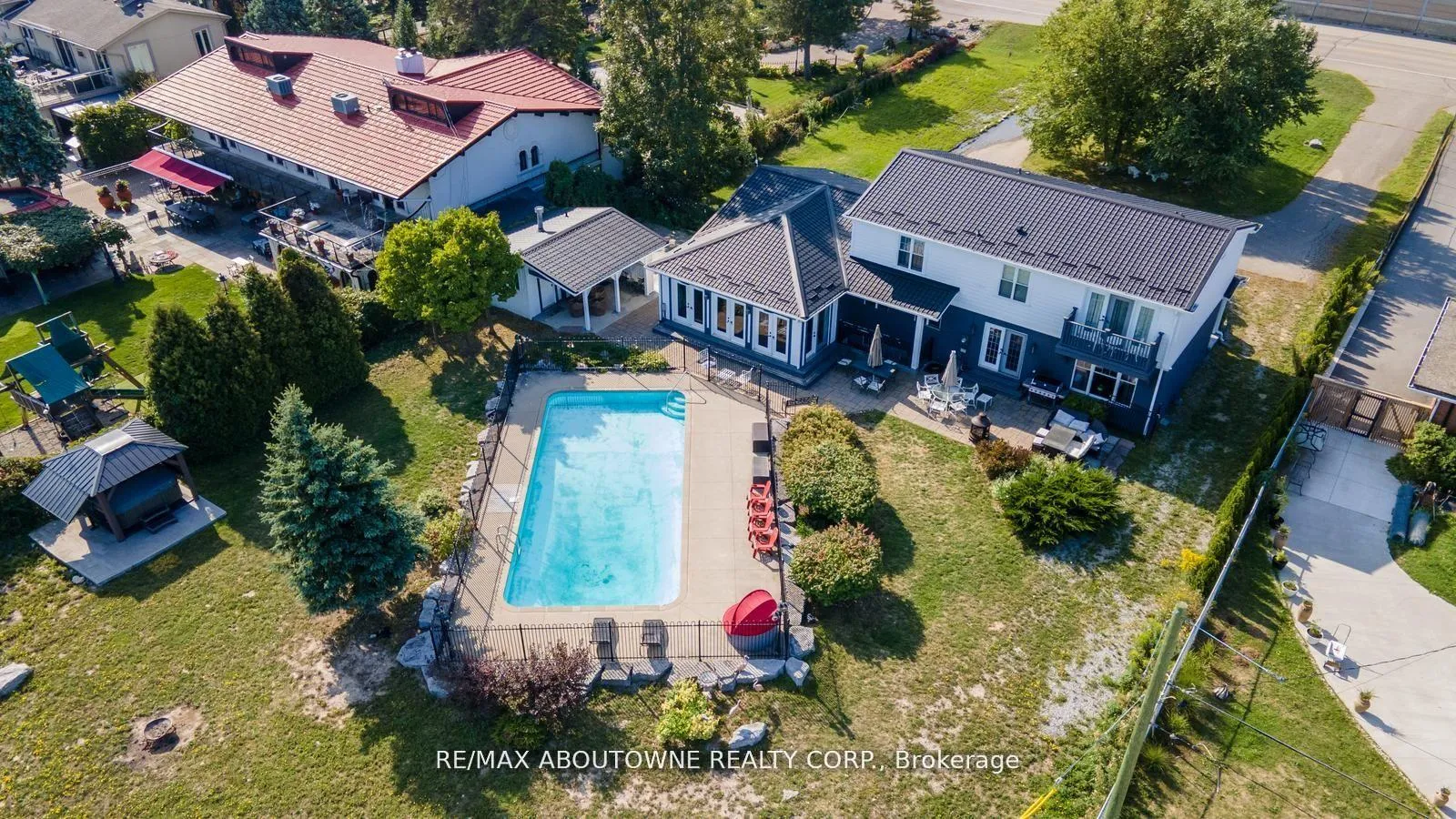 Photo 3 of 1073 North Service Road, Hamilton, Stoney Creek — HOMEH