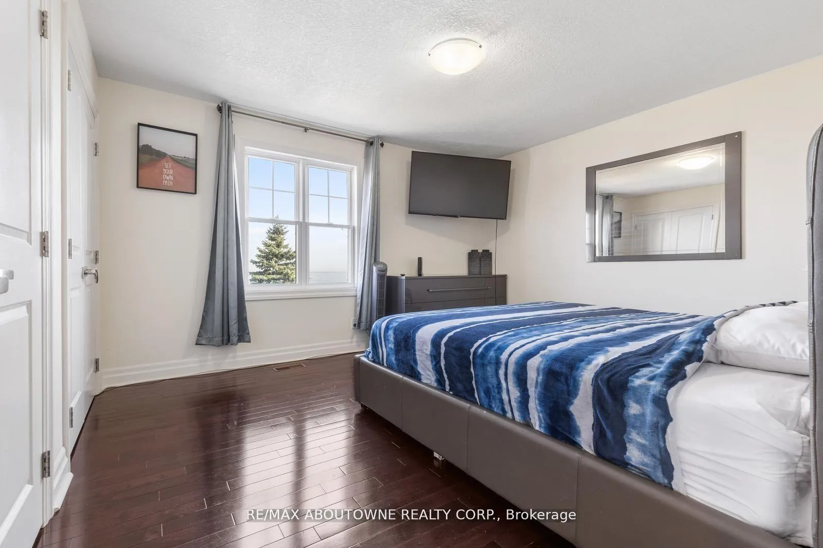 Photo 27 of 1073 North Service Road, Hamilton, Stoney Creek — HOMEH