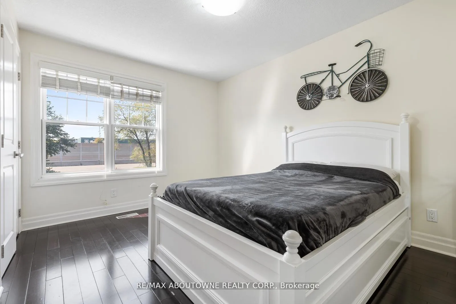 Photo 31 of 1073 North Service Road, Hamilton, Stoney Creek — HOMEH