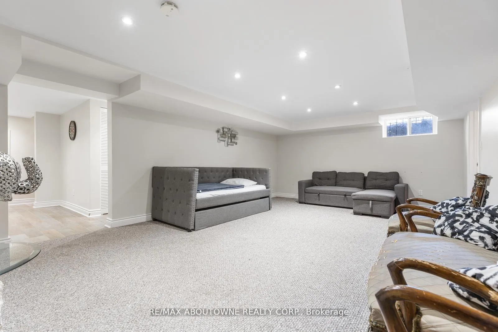 Photo 32 of 1073 North Service Road, Hamilton, Stoney Creek — HOMEH