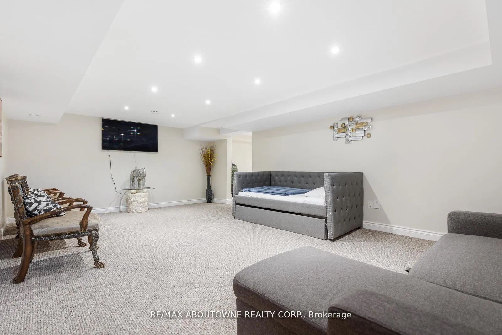 Photo 33 of 1073 North Service Road, Hamilton, Stoney Creek — HOMEH