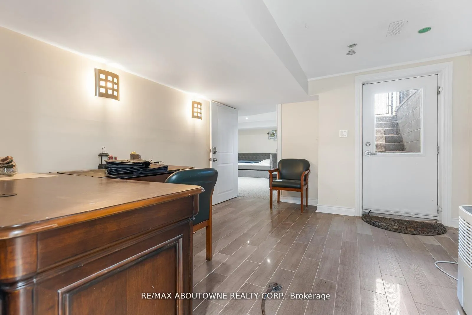 Photo 36 of 1073 North Service Road, Hamilton, Stoney Creek — HOMEH