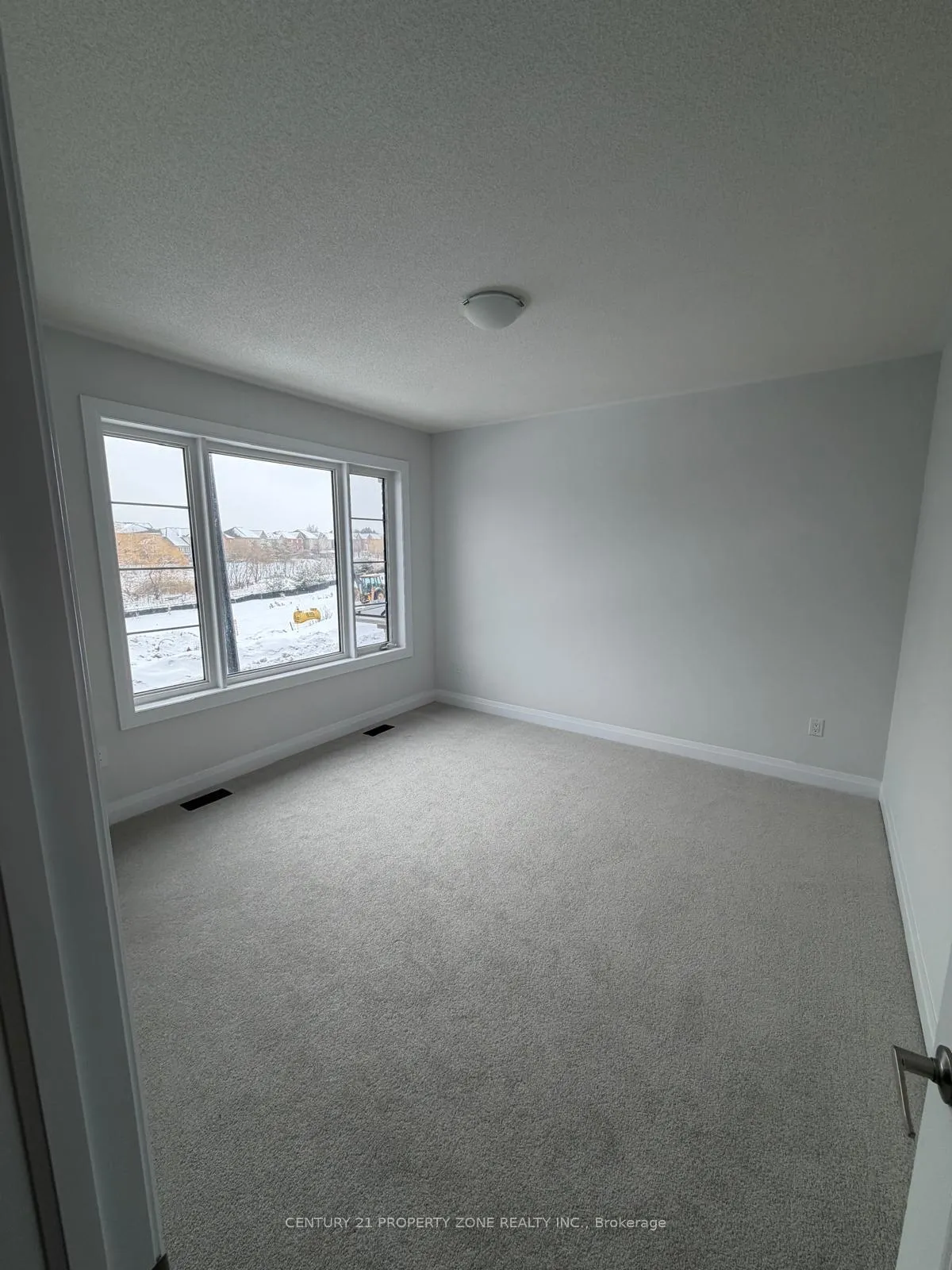 Photo 3 of 131 Antibes Drive, Brampton, Credit Valley — HOMEH