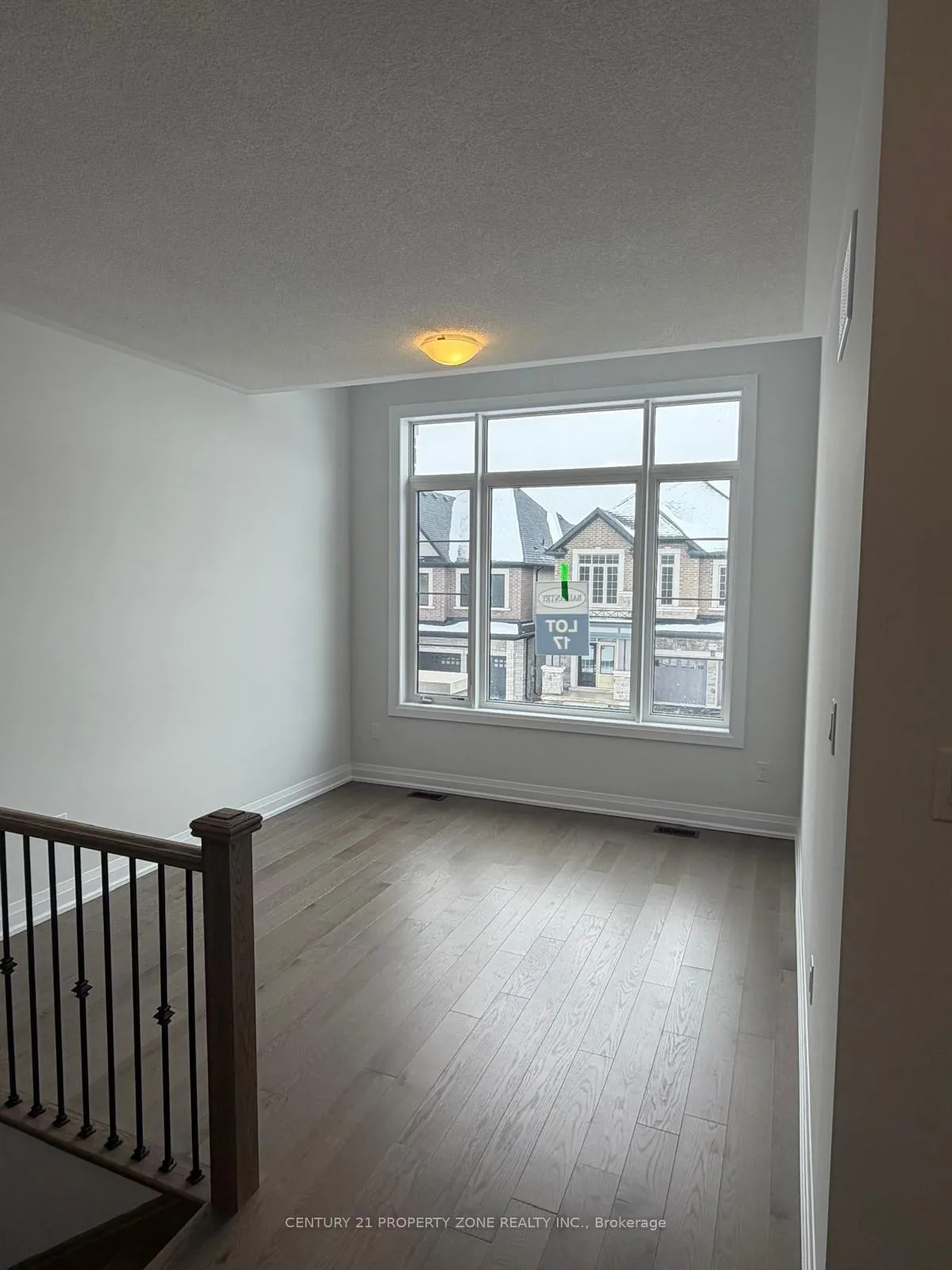 Photo 5 of 131 Antibes Drive, Brampton, Credit Valley — HOMEH