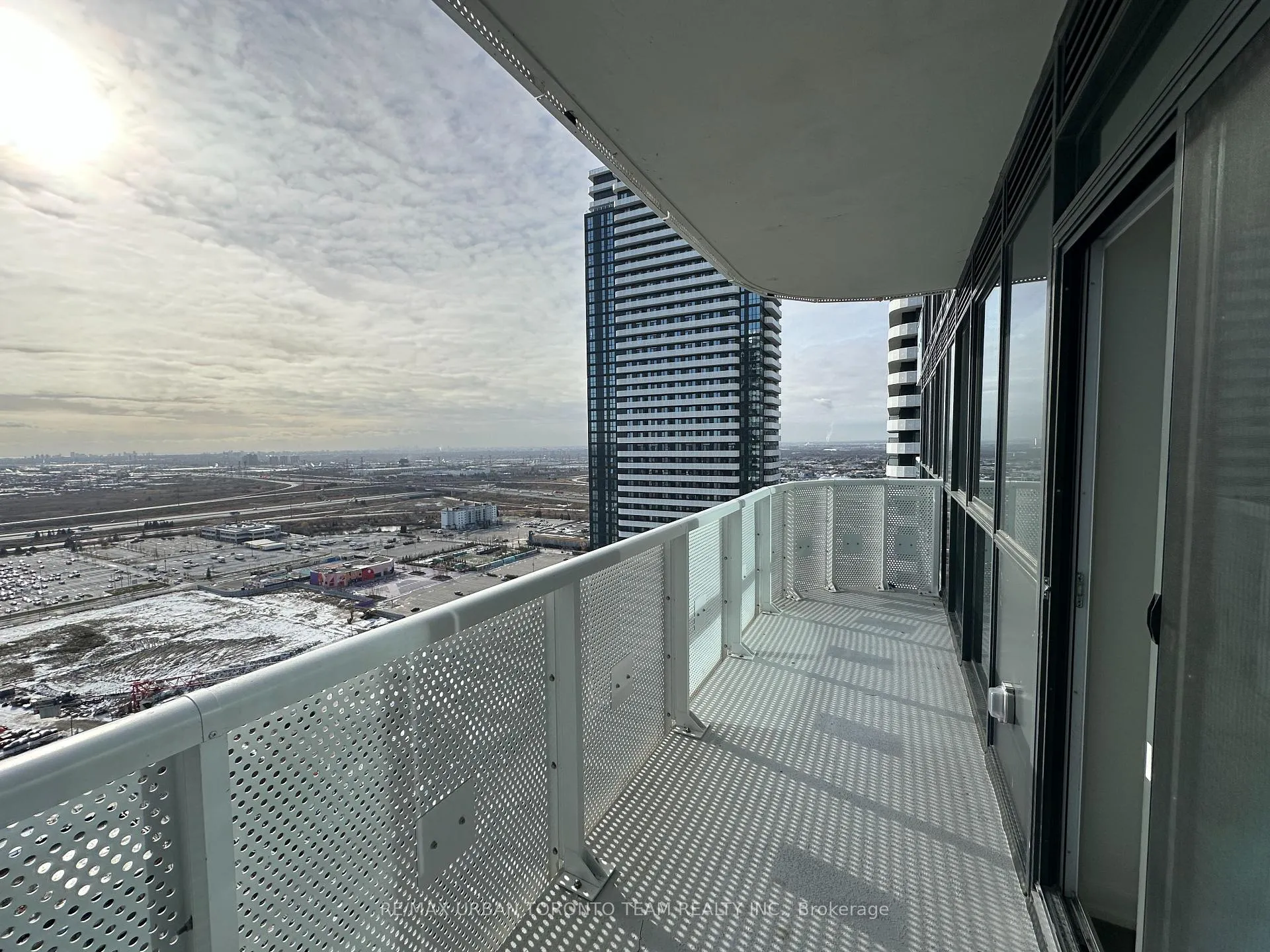 Photo 2 of Unit 3011, 8 Interchange Way, Vaughan, Vaughan Corporate Centre — HOMEH