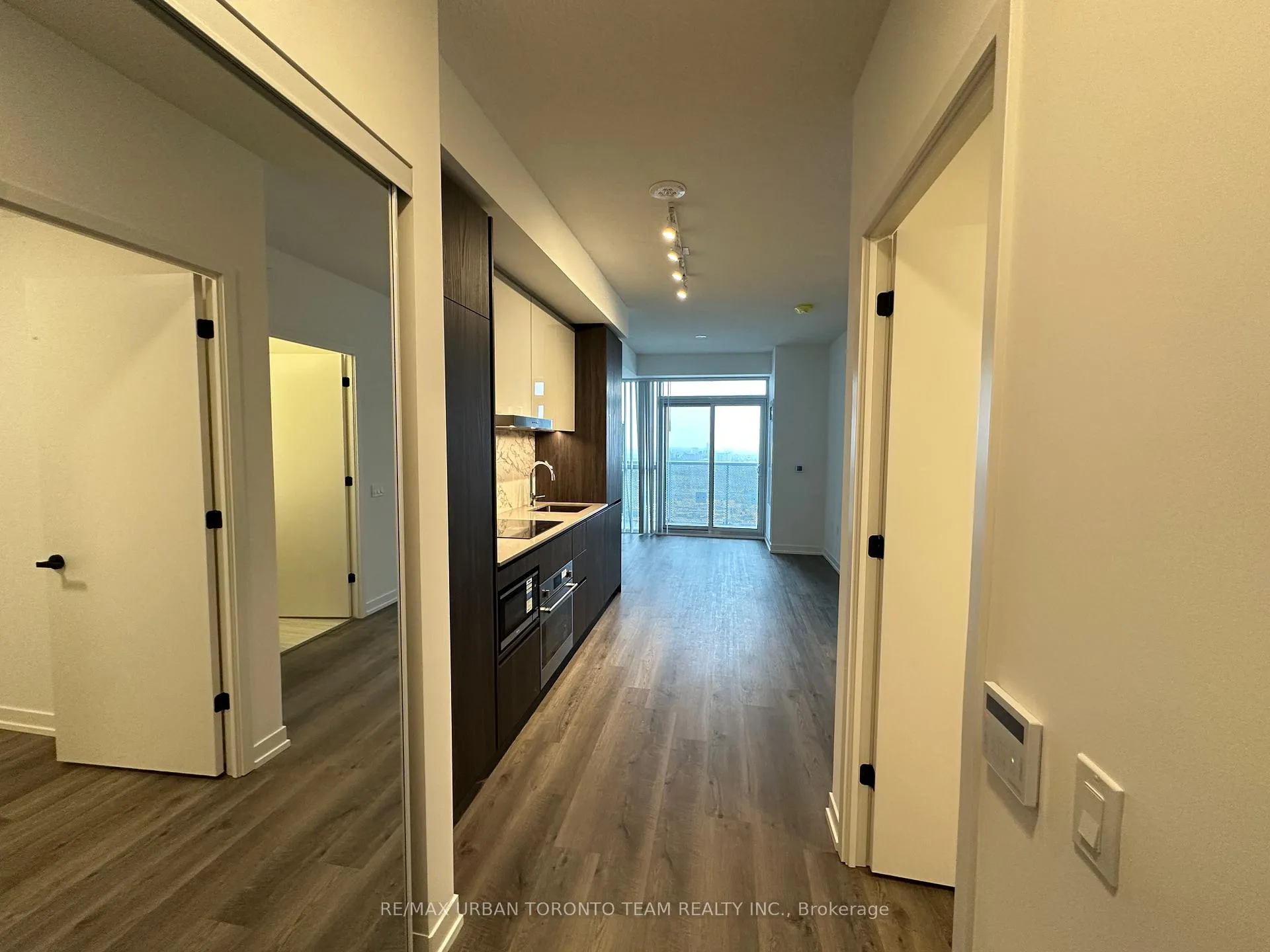 Photo 4 of Unit 3011, 8 Interchange Way, Vaughan, Vaughan Corporate Centre — HOMEH