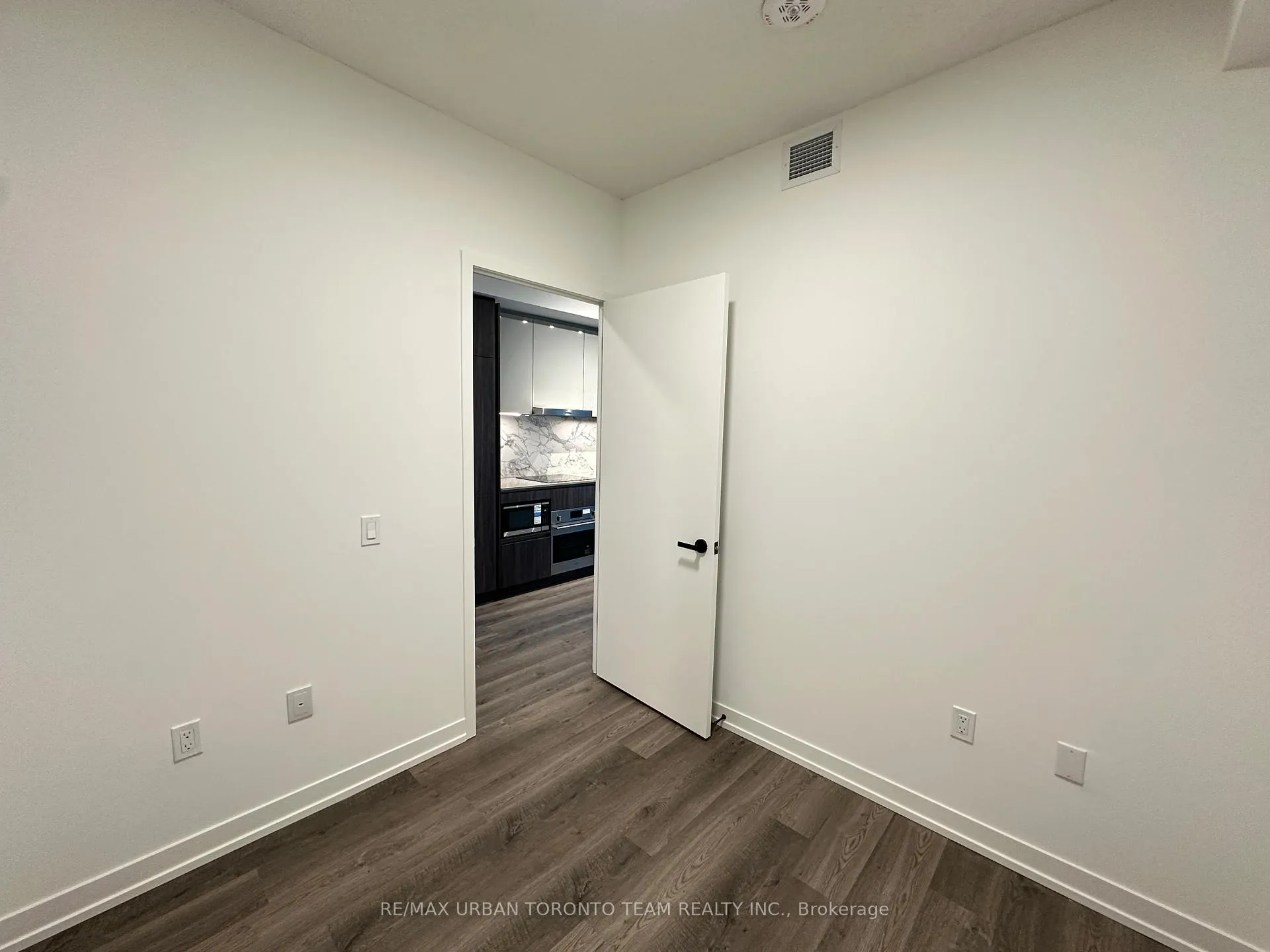 Photo 8 of Unit 3011, 8 Interchange Way, Vaughan, Vaughan Corporate Centre — HOMEH