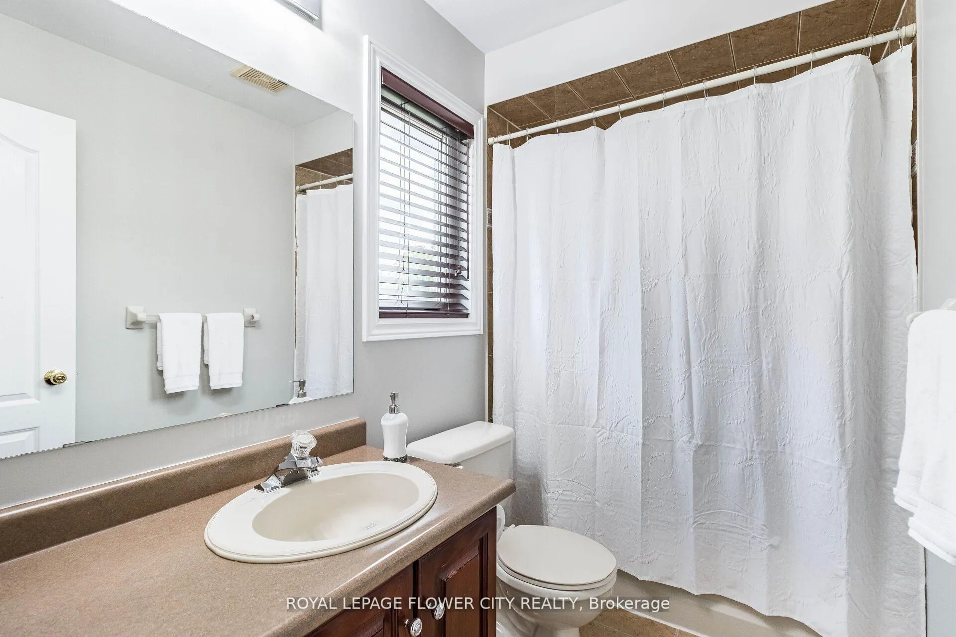 Photo 28 of 70 Colonel Bertram Road, Brampton, Snelgrove — HOMEH