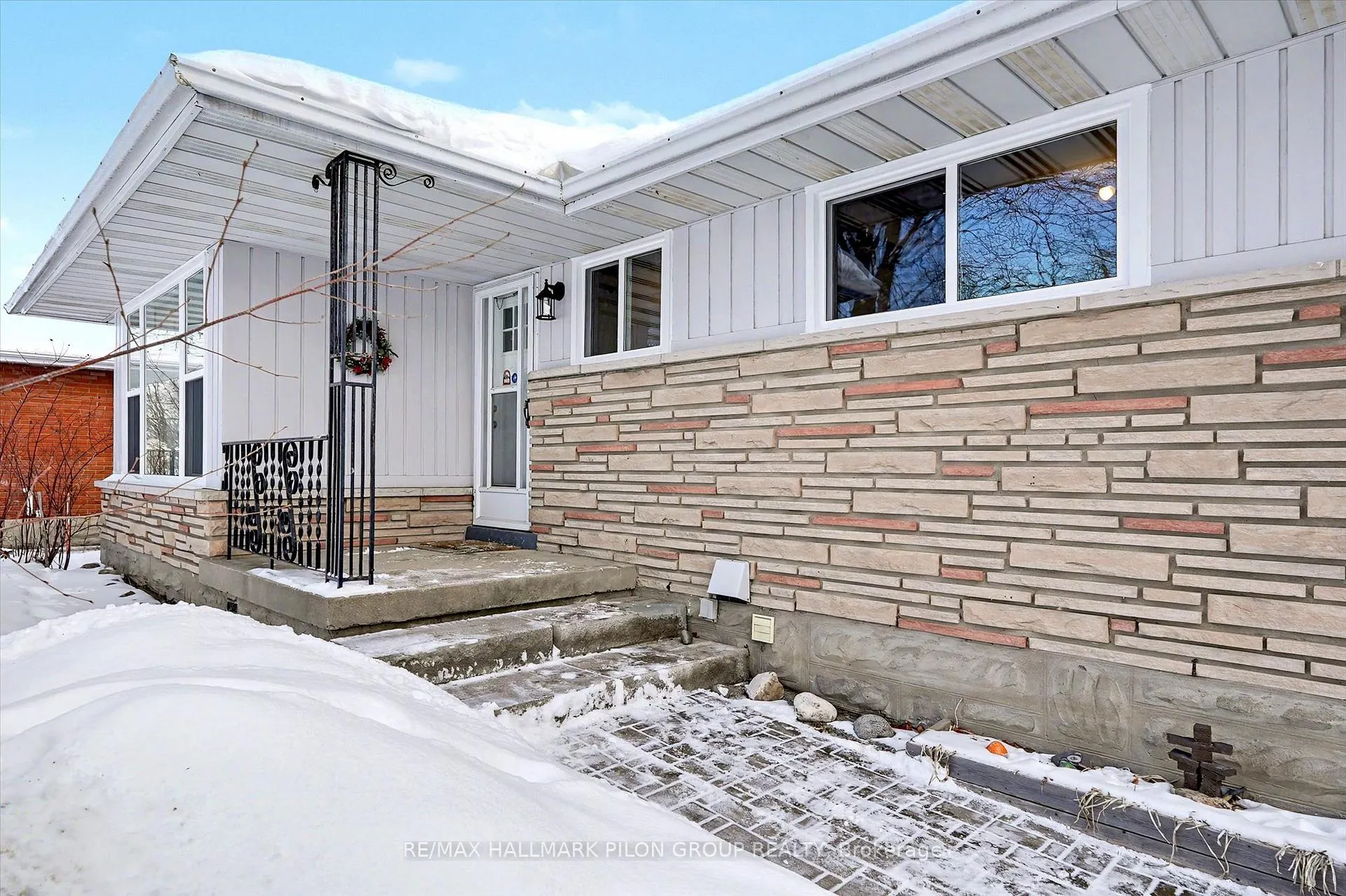 Photo 2 of 2089 Bangor Street, Ottawa, Elmvale Acres/Urbandale — HOMEH