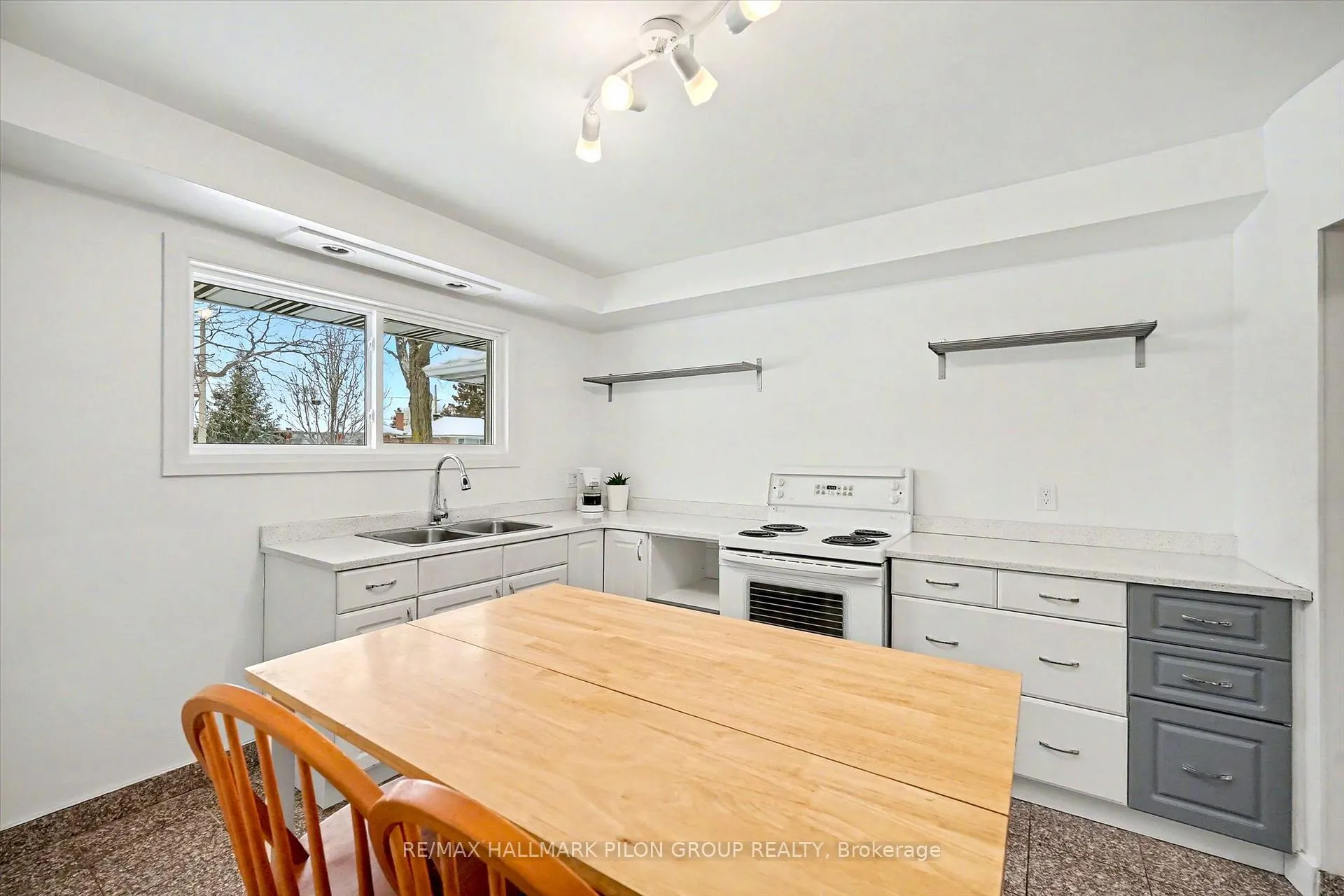 Photo 6 of 2089 Bangor Street, Ottawa, Elmvale Acres/Urbandale — HOMEH