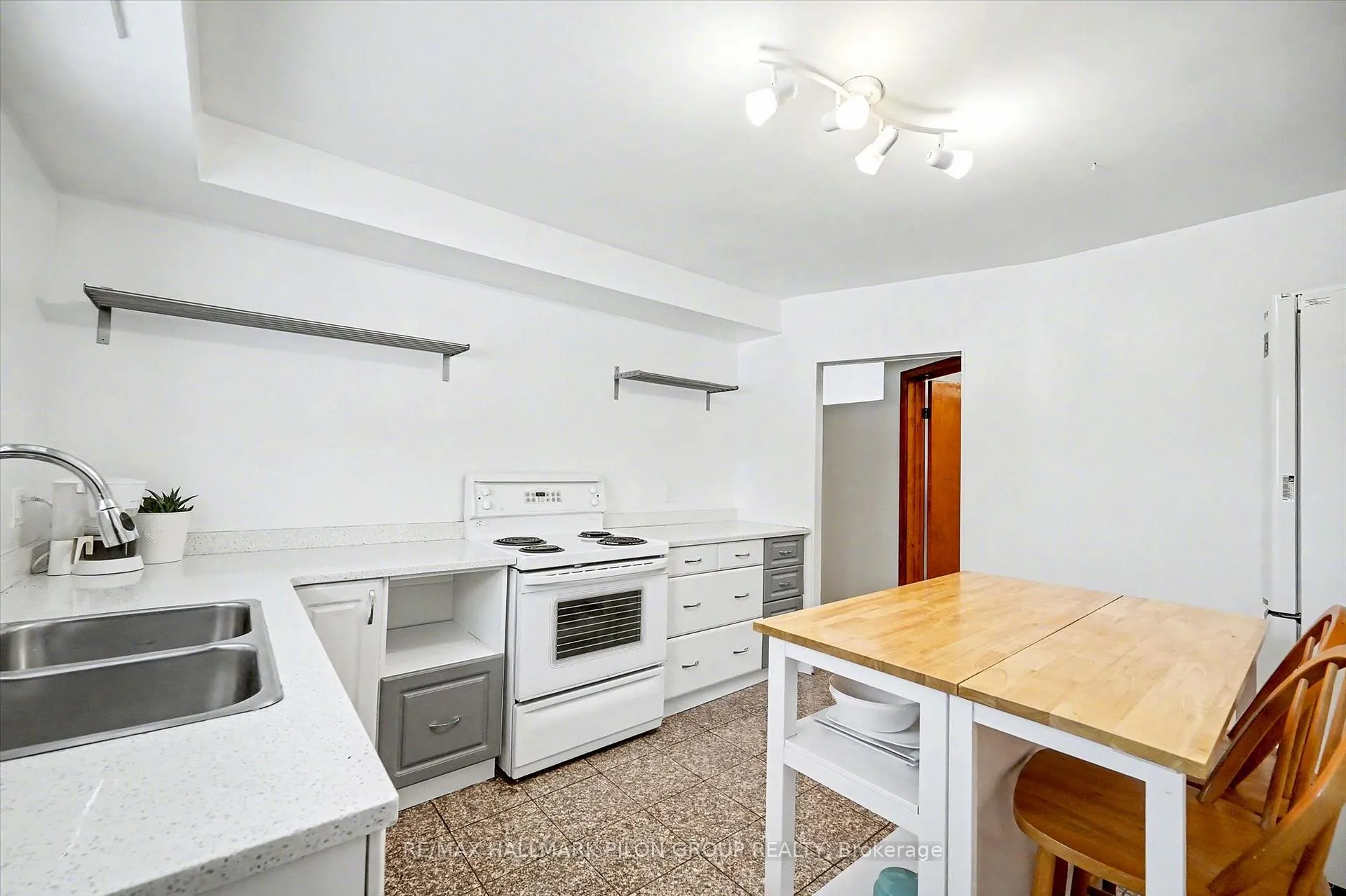 Photo 7 of 2089 Bangor Street, Ottawa, Elmvale Acres/Urbandale — HOMEH