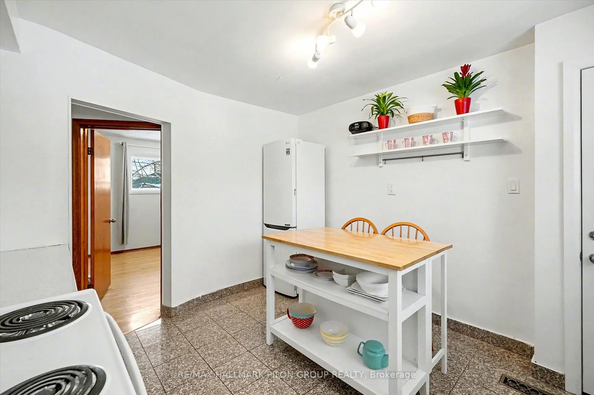 Photo 8 of 2089 Bangor Street, Ottawa, Elmvale Acres/Urbandale — HOMEH