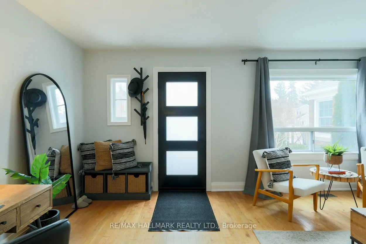 Photo 2 of 28 Lynn Road, Scarborough, Birchcliffe-Cliffside — HOMEH