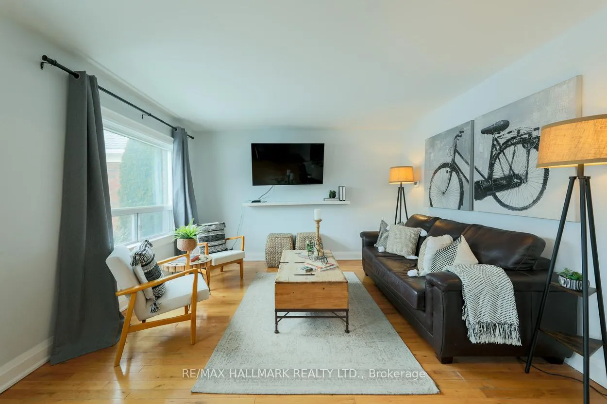 Photo 3 of 28 Lynn Road, Scarborough, Birchcliffe-Cliffside — HOMEH