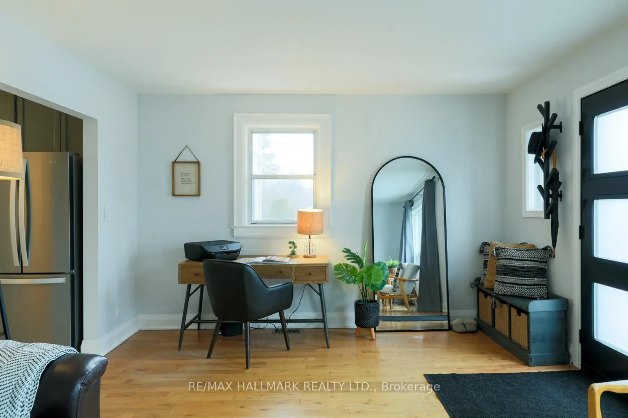 Photo 5 of 28 Lynn Road, Scarborough, Birchcliffe-Cliffside — HOMEH