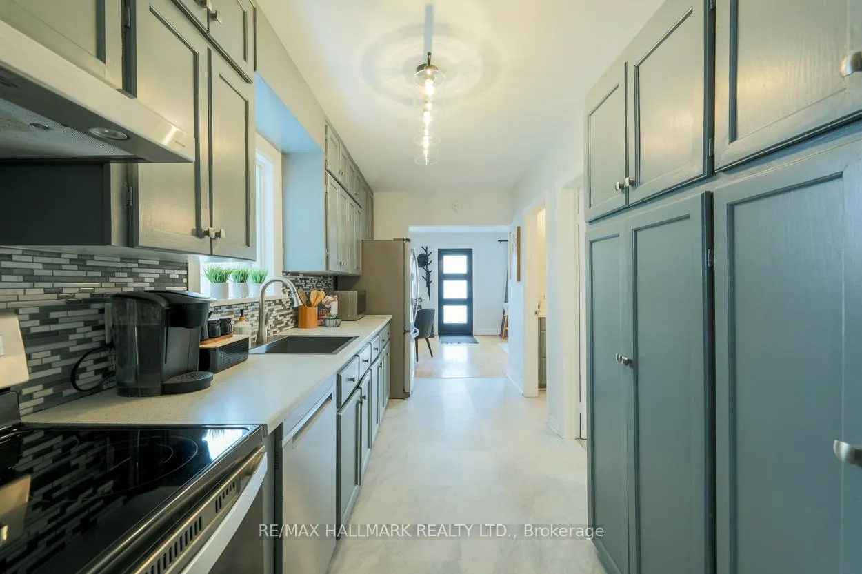 Photo 7 of 28 Lynn Road, Scarborough, Birchcliffe-Cliffside — HOMEH