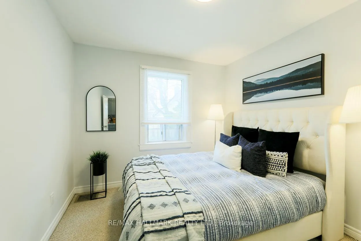 Photo 9 of 28 Lynn Road, Scarborough, Birchcliffe-Cliffside — HOMEH
