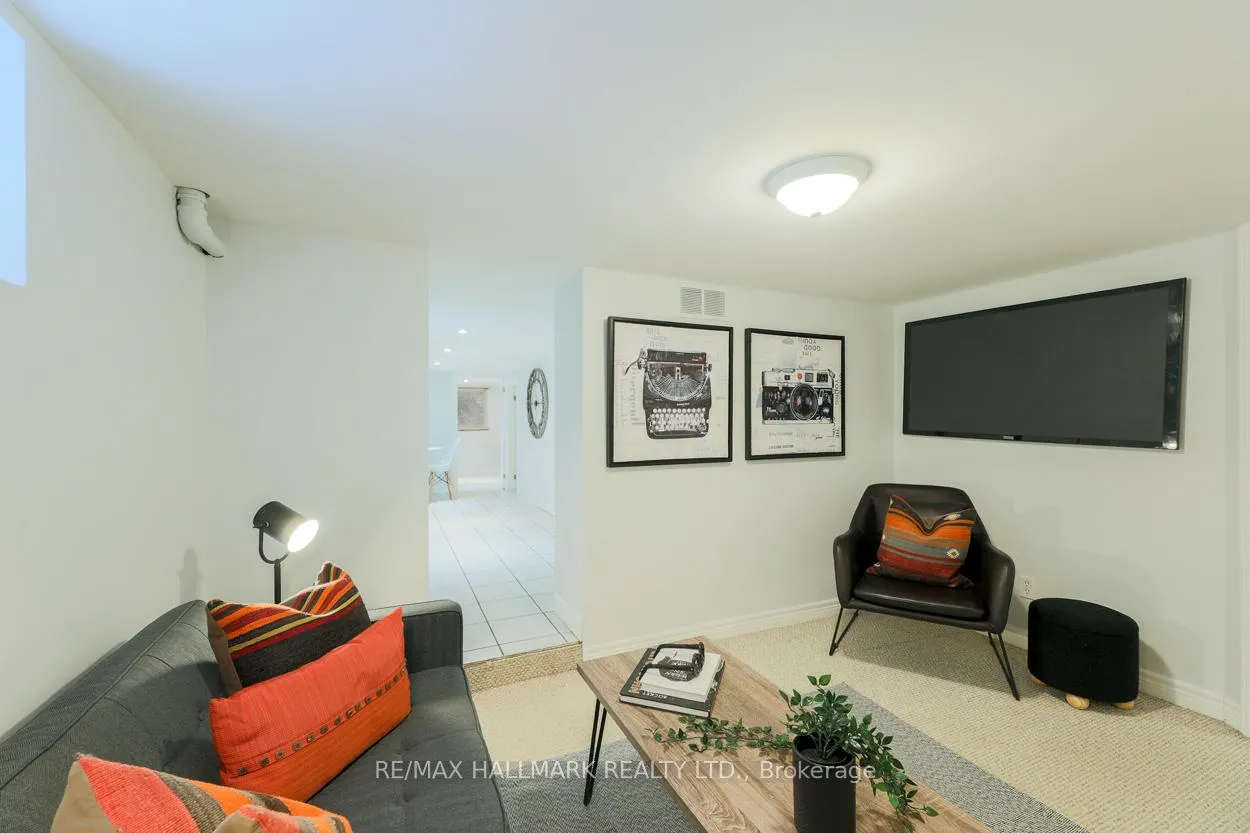 Photo 13 of 28 Lynn Road, Scarborough, Birchcliffe-Cliffside — HOMEH