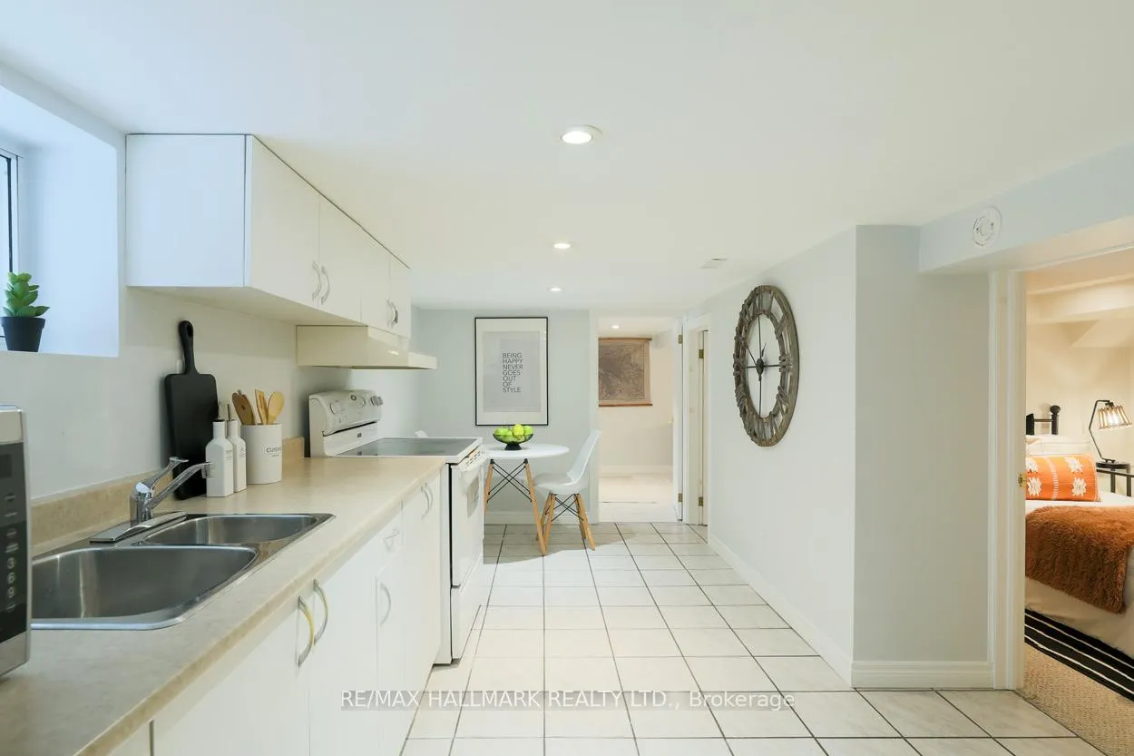 Photo 16 of 28 Lynn Road, Scarborough, Birchcliffe-Cliffside — HOMEH