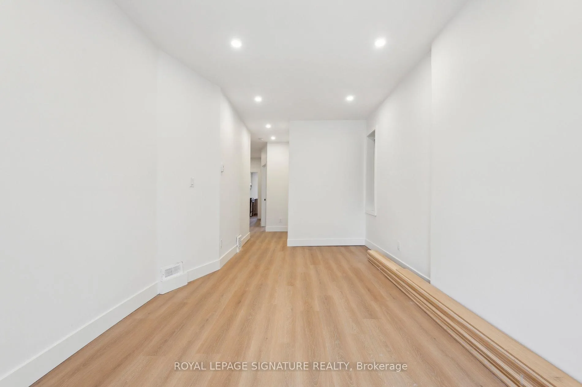 Photo 7 of 176 Gillard Avenue, Toronto, Greenwood-Coxwell — HOMEH