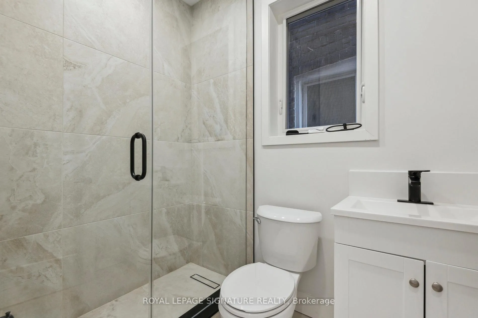 Photo 10 of 176 Gillard Avenue, Toronto, Greenwood-Coxwell — HOMEH