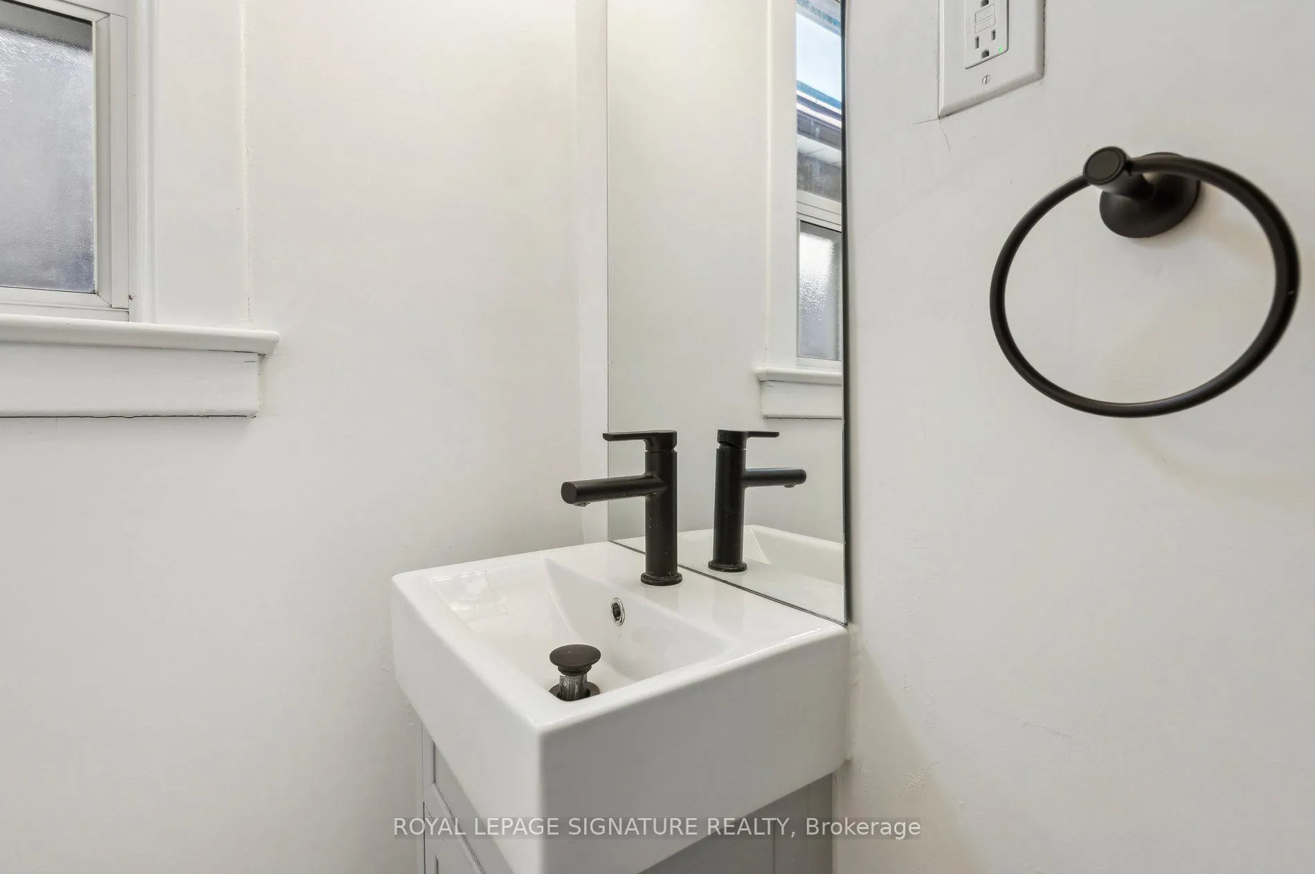 Photo 24 of 176 Gillard Avenue, Toronto, Greenwood-Coxwell — HOMEH
