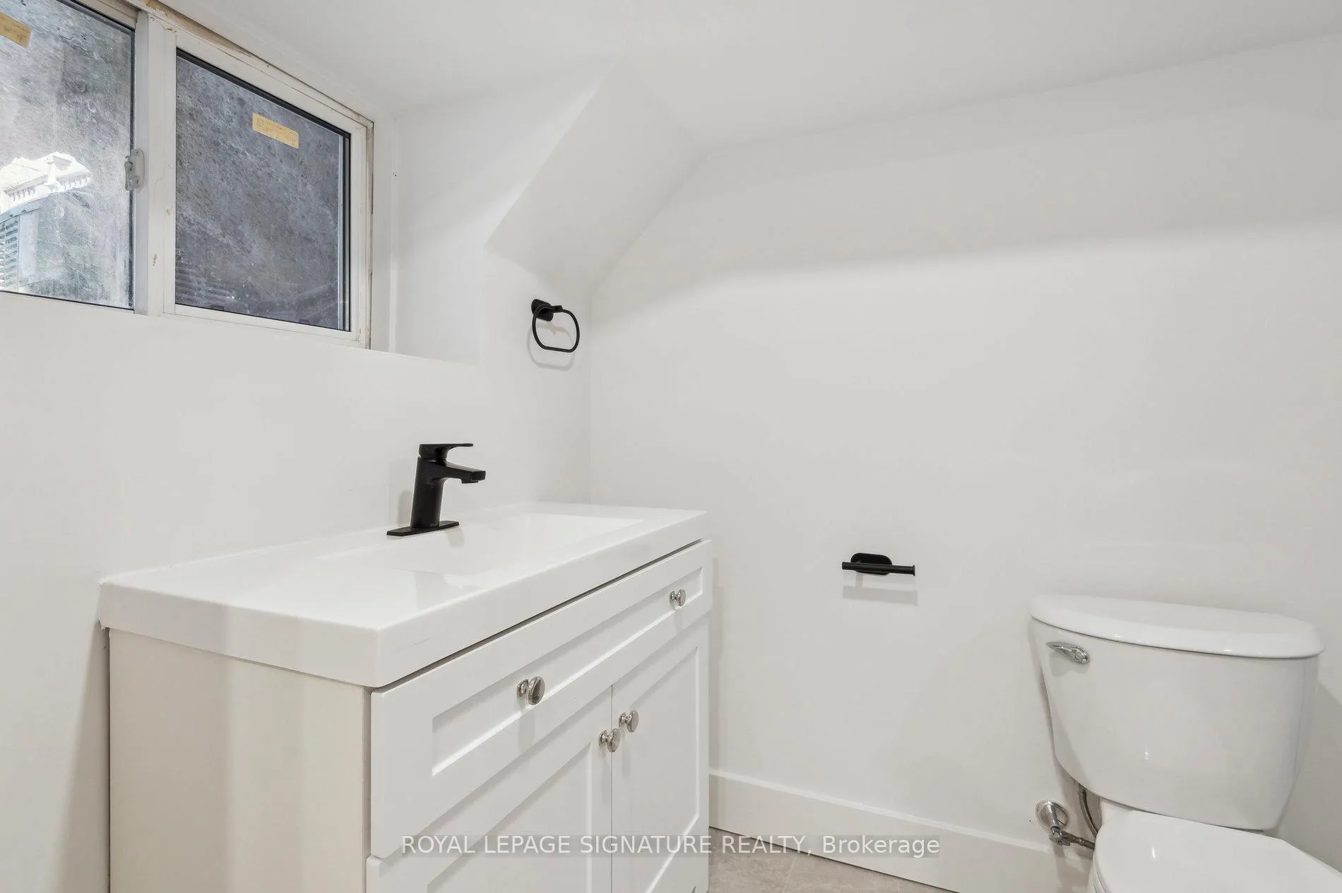 Photo 41 of 176 Gillard Avenue, Toronto, Greenwood-Coxwell — HOMEH