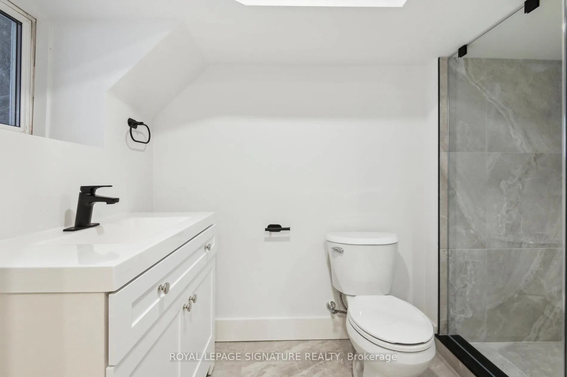 Photo 42 of 176 Gillard Avenue, Toronto, Greenwood-Coxwell — HOMEH