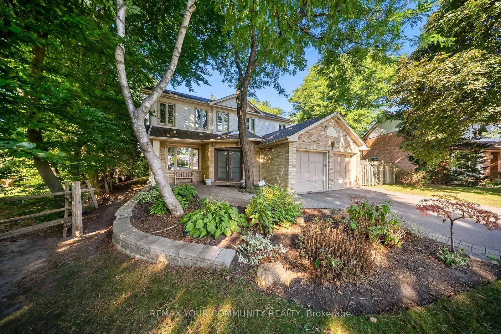 Photo 2 of 8 Spinning Wheel Court, Markham, Bayview Glen — HOMEH