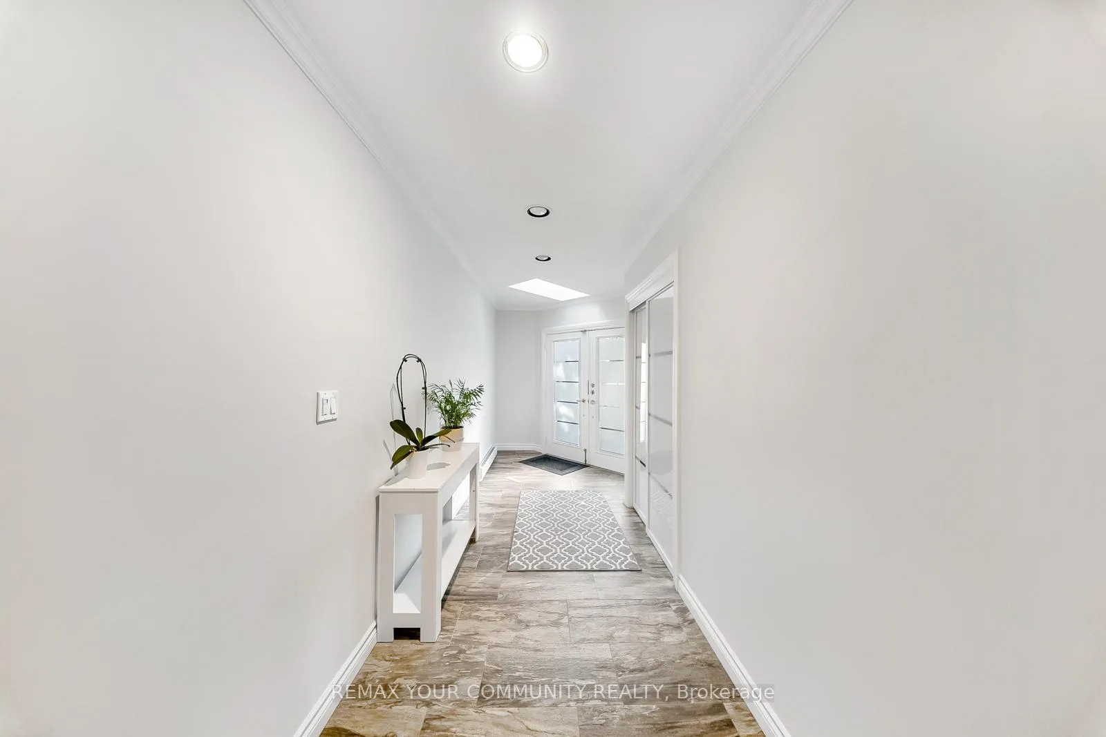 Photo 3 of 8 Spinning Wheel Court, Markham, Bayview Glen — HOMEH