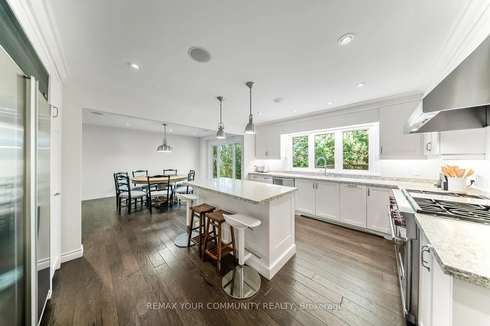 Photo 12 of 8 Spinning Wheel Court, Markham, Bayview Glen — HOMEH