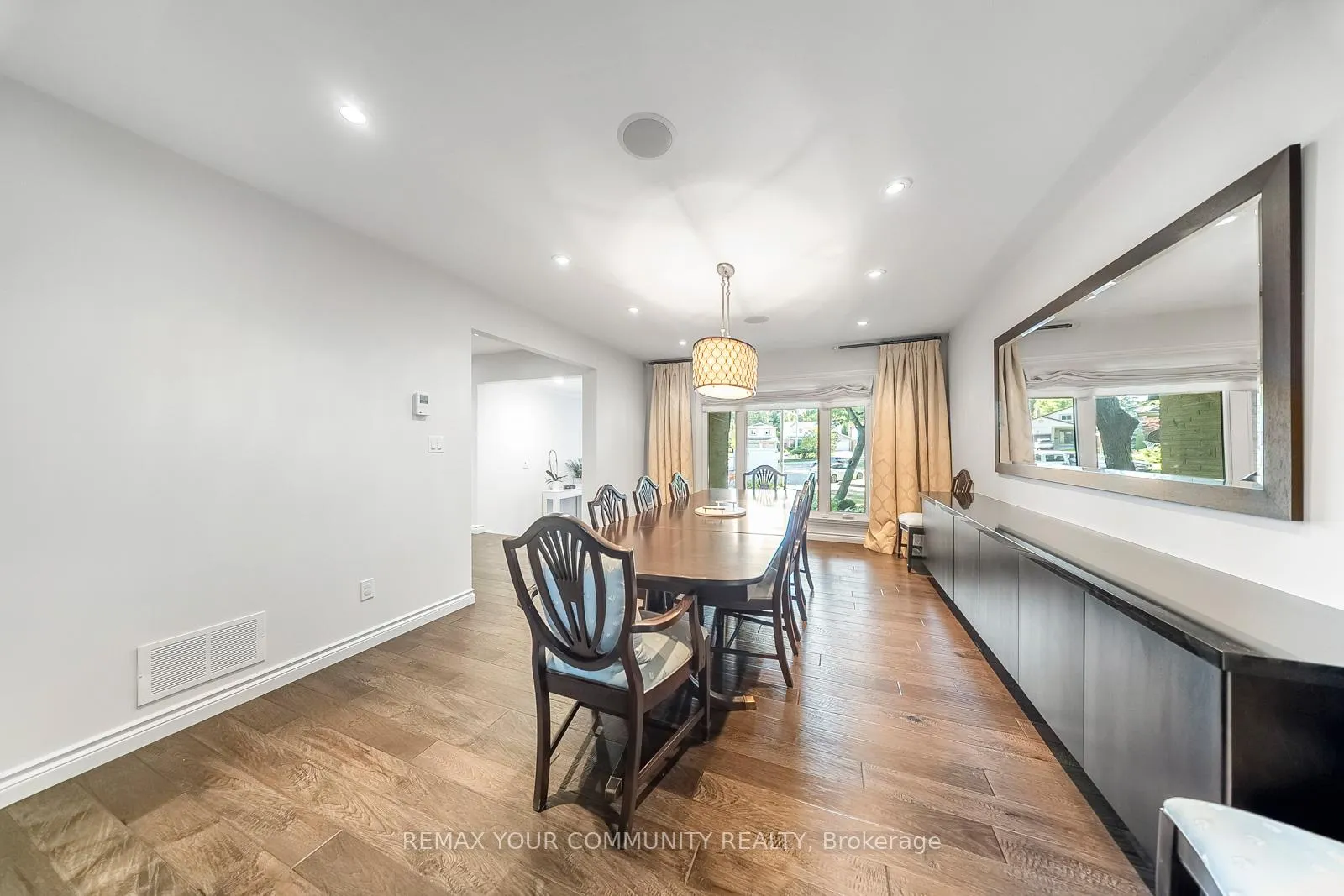 Photo 17 of 8 Spinning Wheel Court, Markham, Bayview Glen — HOMEH