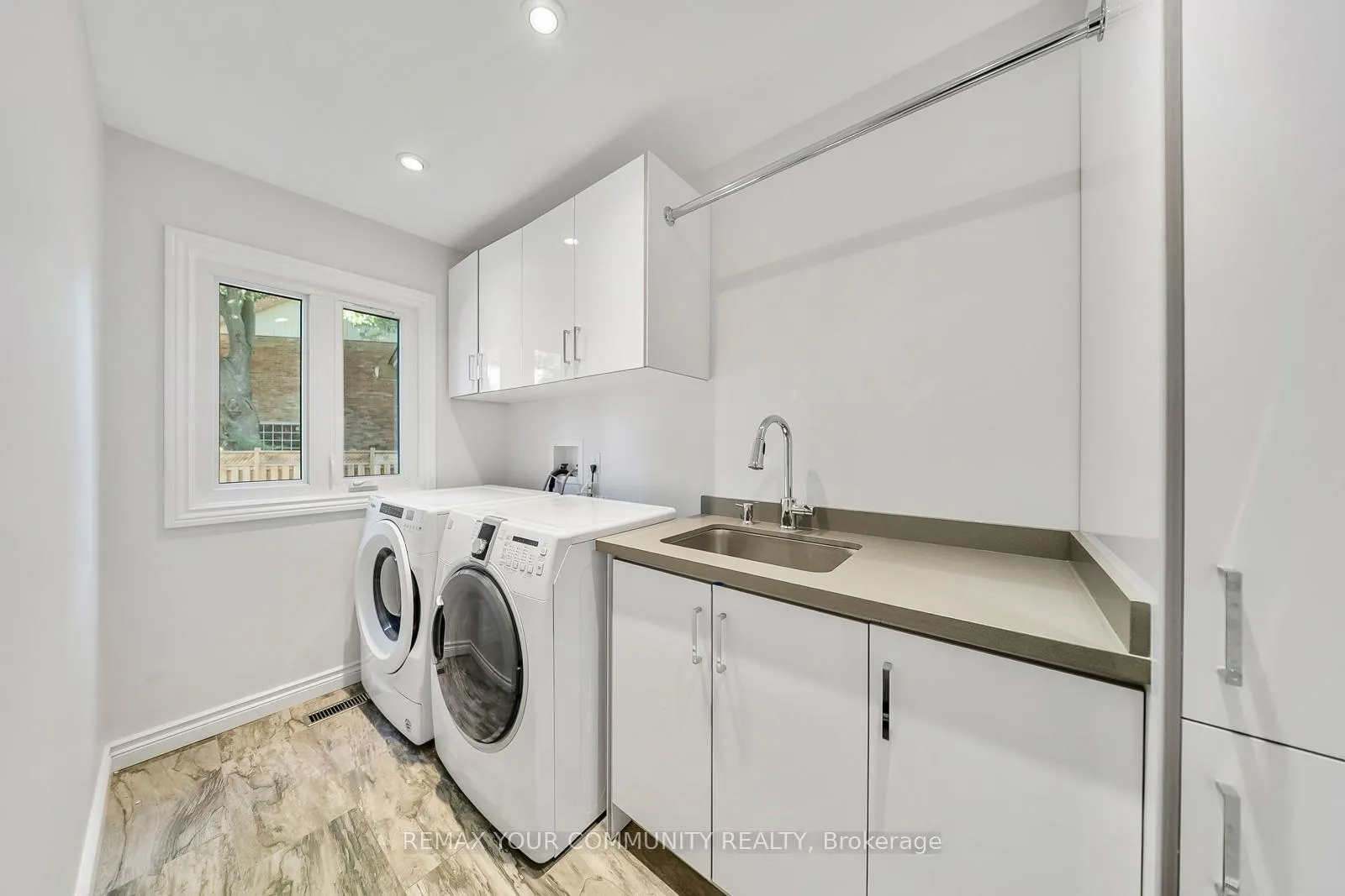 Photo 22 of 8 Spinning Wheel Court, Markham, Bayview Glen — HOMEH