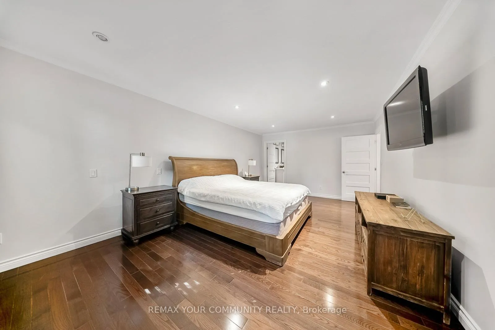 Photo 26 of 8 Spinning Wheel Court, Markham, Bayview Glen — HOMEH