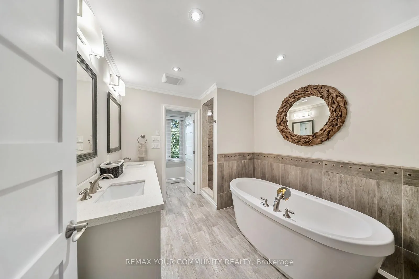 Photo 28 of 8 Spinning Wheel Court, Markham, Bayview Glen — HOMEH