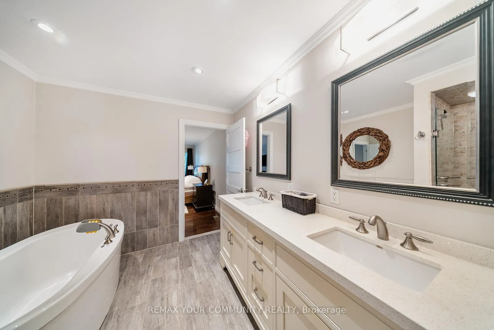 Photo 29 of 8 Spinning Wheel Court, Markham, Bayview Glen — HOMEH