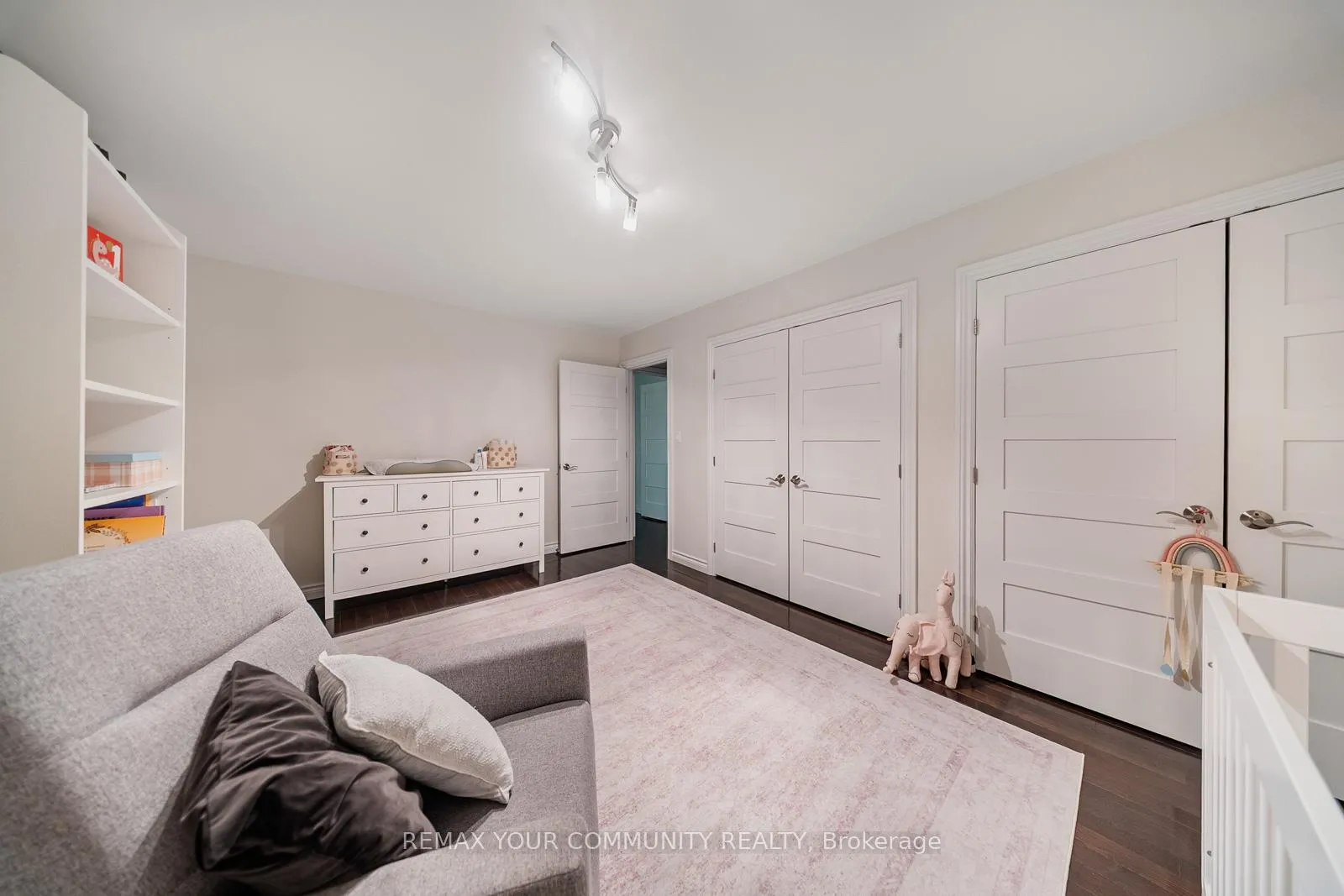 Photo 32 of 8 Spinning Wheel Court, Markham, Bayview Glen — HOMEH