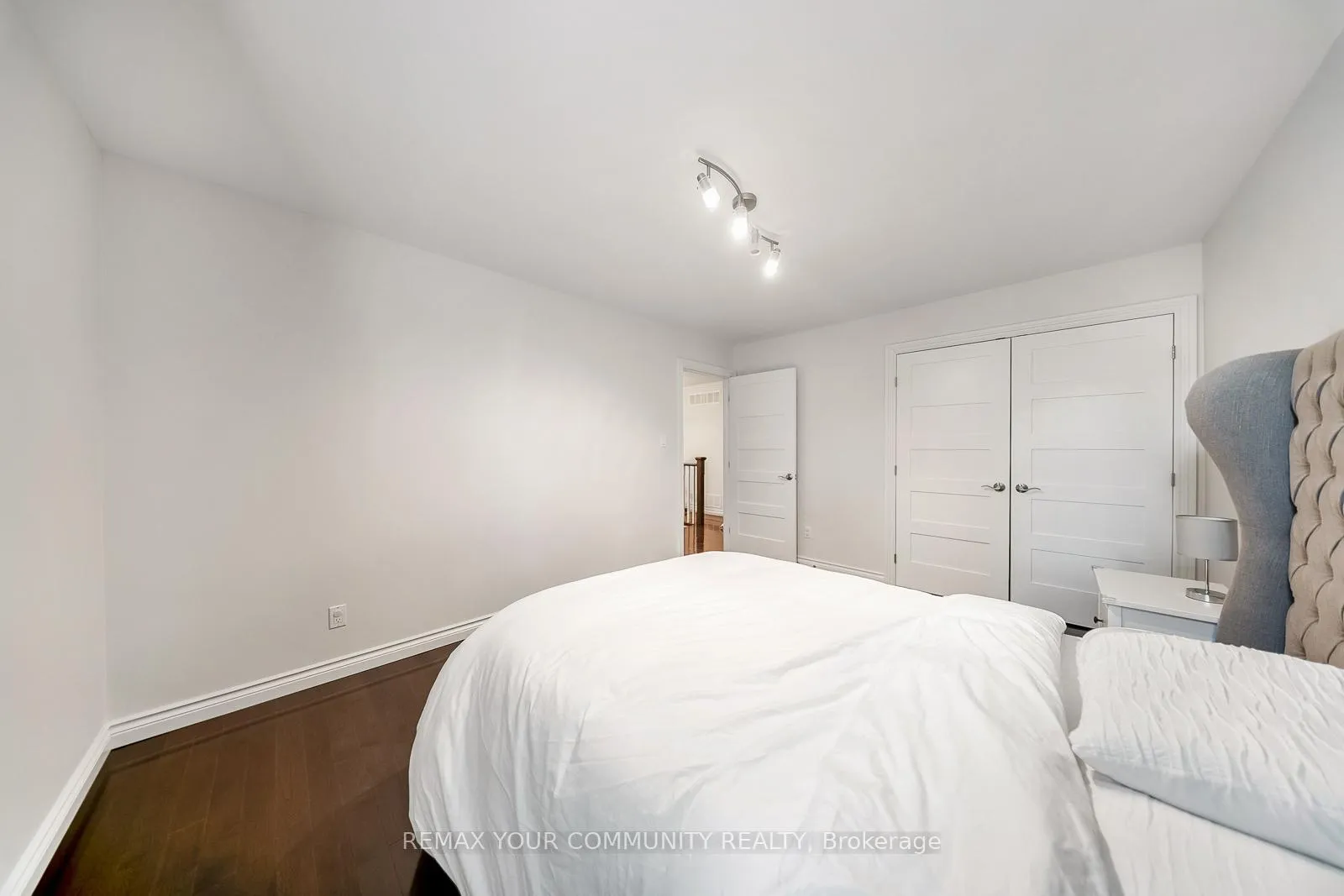 Photo 35 of 8 Spinning Wheel Court, Markham, Bayview Glen — HOMEH