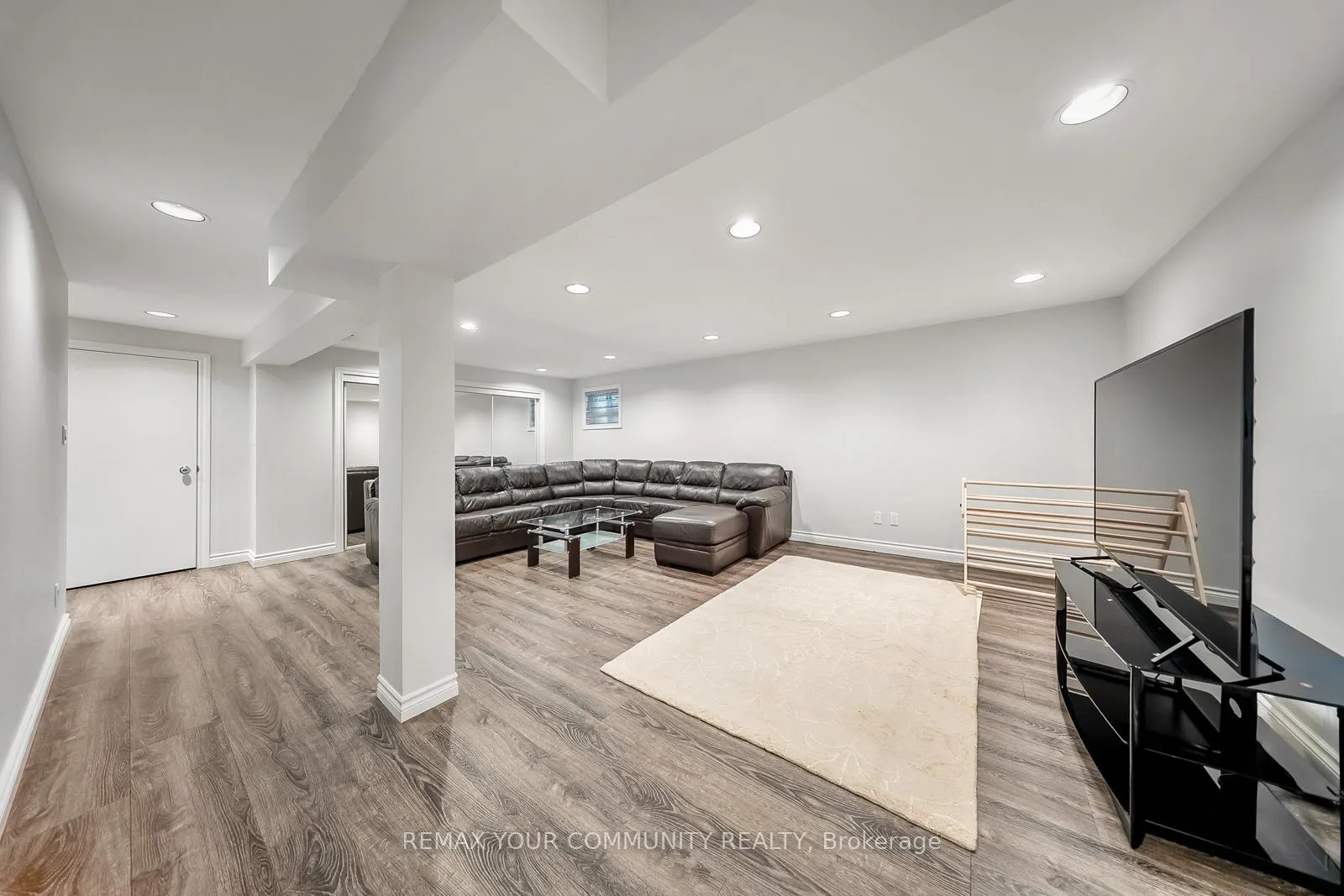 Photo 40 of 8 Spinning Wheel Court, Markham, Bayview Glen — HOMEH