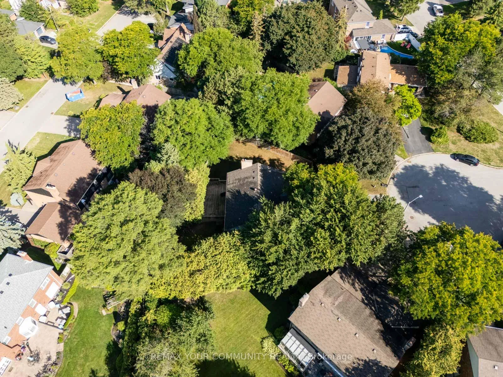 Photo 48 of 8 Spinning Wheel Court, Markham, Bayview Glen — HOMEH