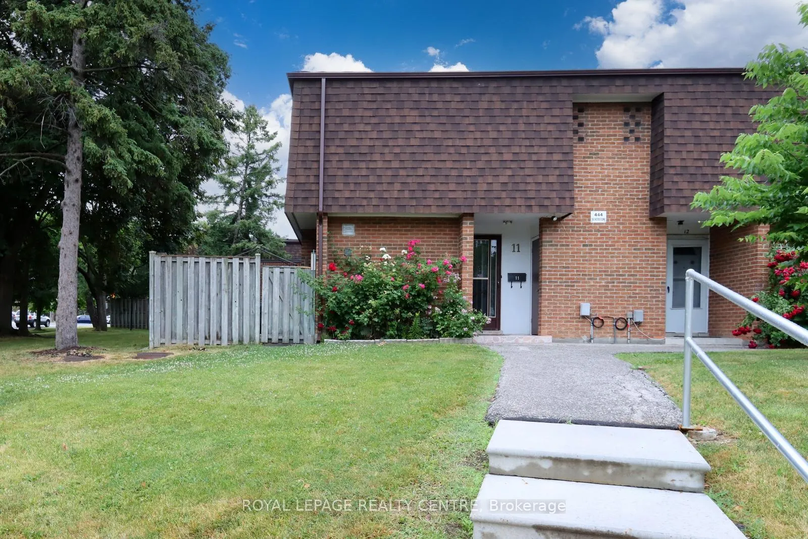 Photo 2 of Unit 11, 444 Silverstone Drive, Etobicoke, West Humber-Clairville — HOMEH