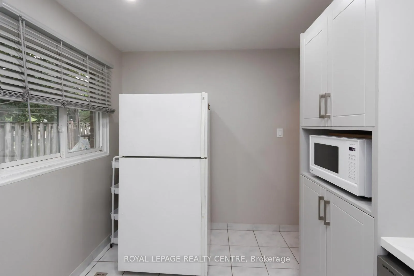 Photo 5 of Unit 11, 444 Silverstone Drive, Etobicoke, West Humber-Clairville — HOMEH