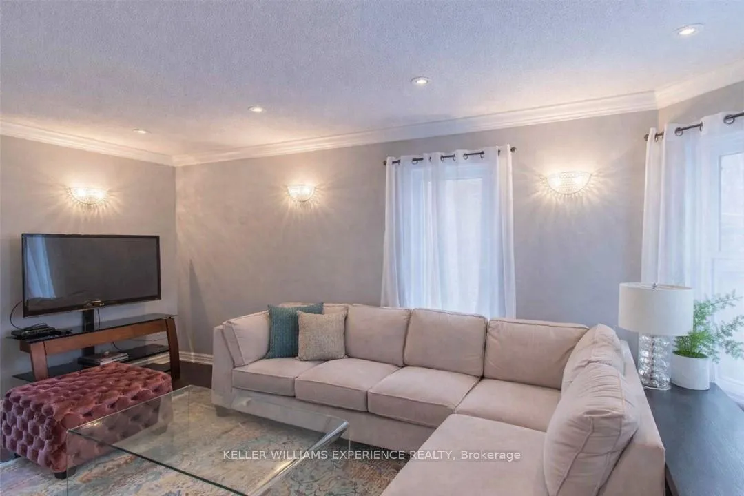 Photo 3 of Unit Upper, 22 Grand Forest Drive, Barrie, Bayshore — HOMEH