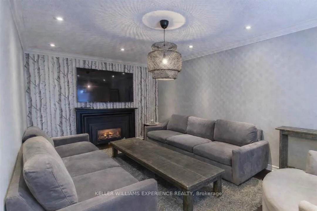 Photo 4 of Unit Upper, 22 Grand Forest Drive, Barrie, Bayshore — HOMEH