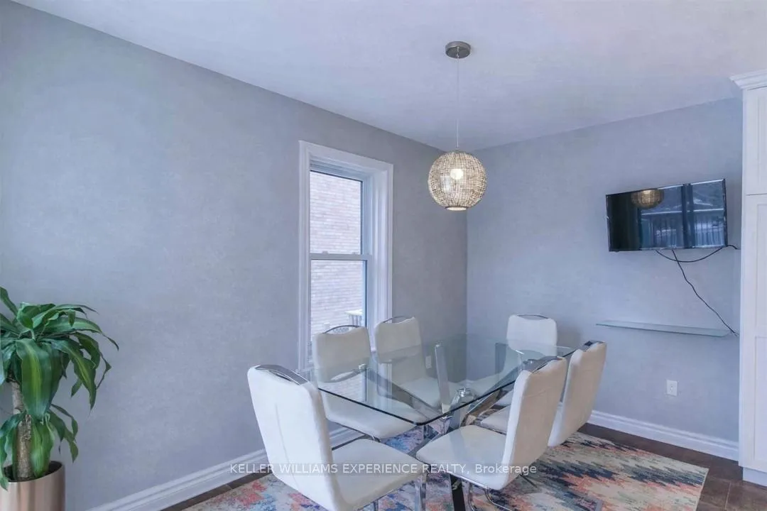 Photo 5 of Unit Upper, 22 Grand Forest Drive, Barrie, Bayshore — HOMEH