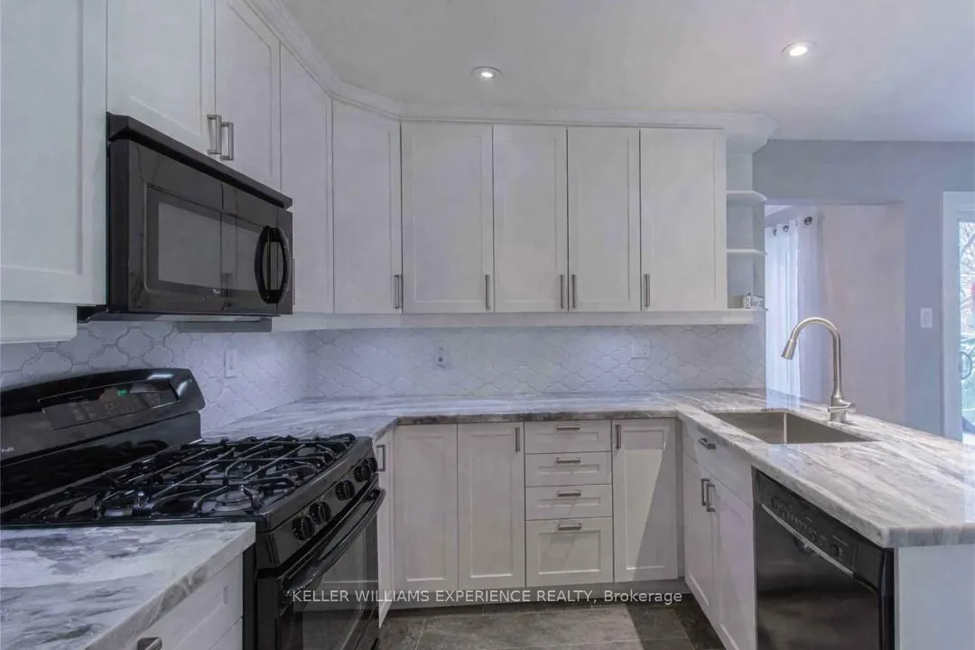 Photo 8 of Unit Upper, 22 Grand Forest Drive, Barrie, Bayshore — HOMEH
