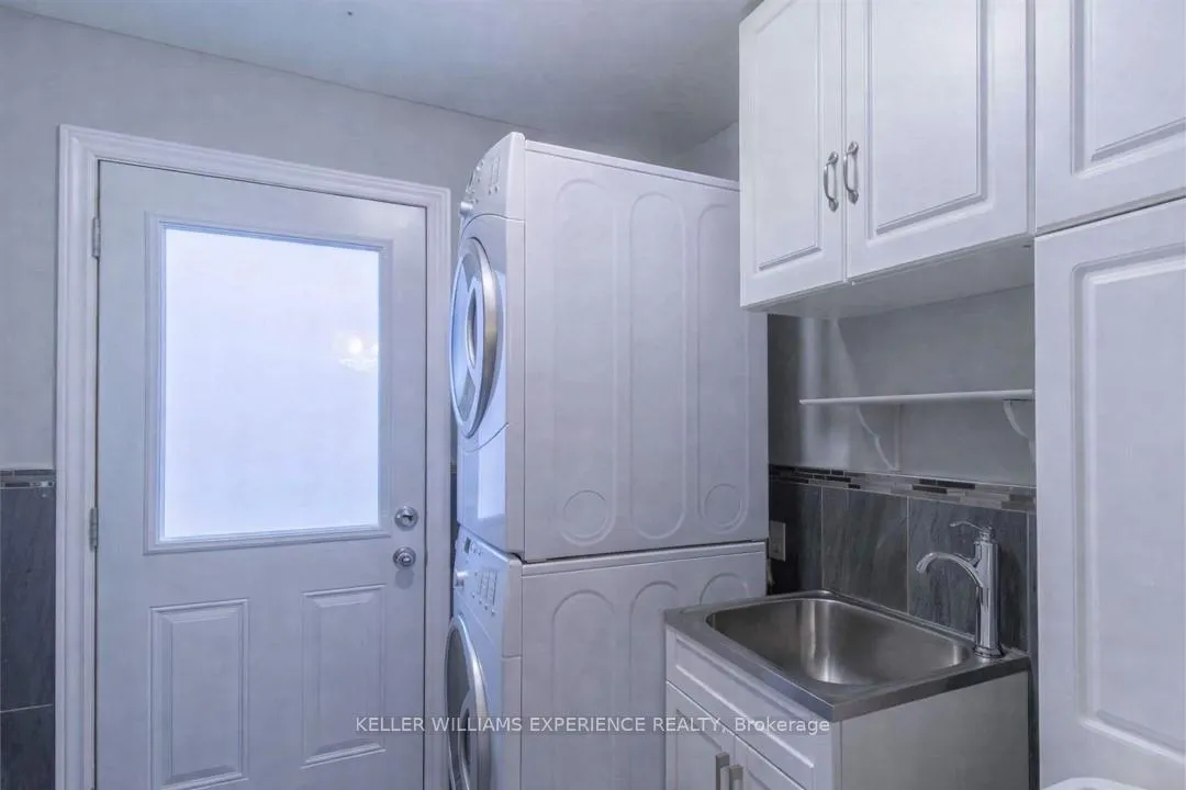 Photo 9 of Unit Upper, 22 Grand Forest Drive, Barrie, Bayshore — HOMEH