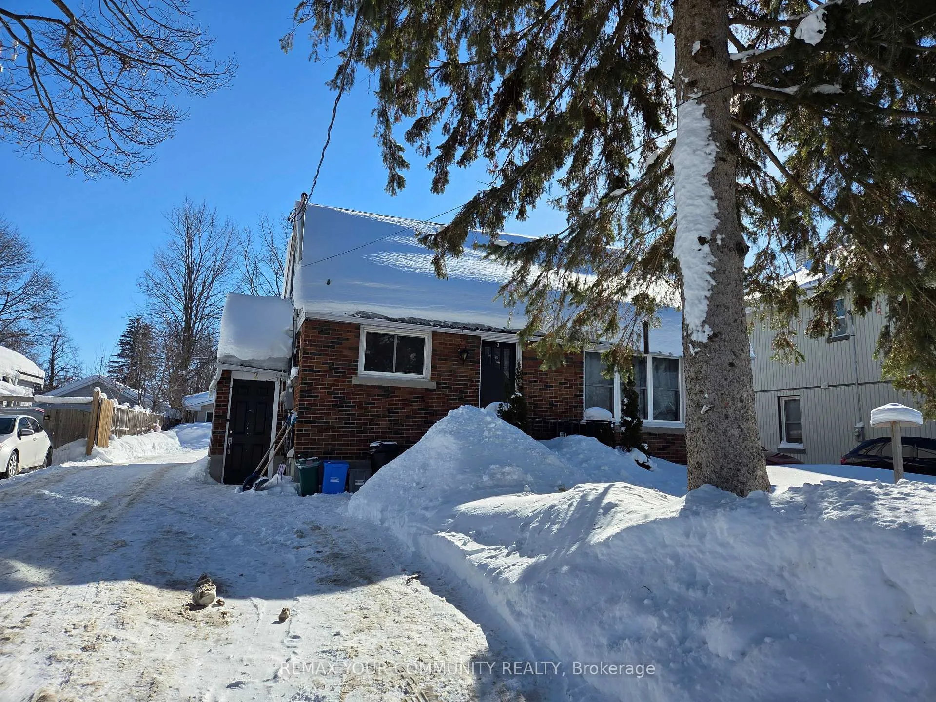 Photo 1 of 17 Champlain Street, Orillia — HOMEH